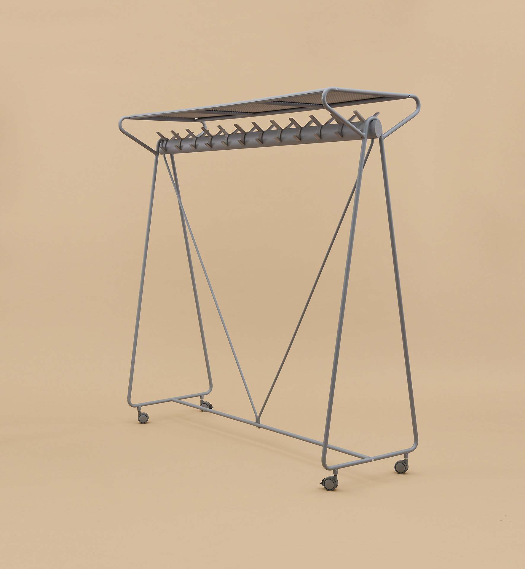 Graue Ellipse Garderobe mit Hutablage und Rollen, ideal für Büro und Empfangsbereich.