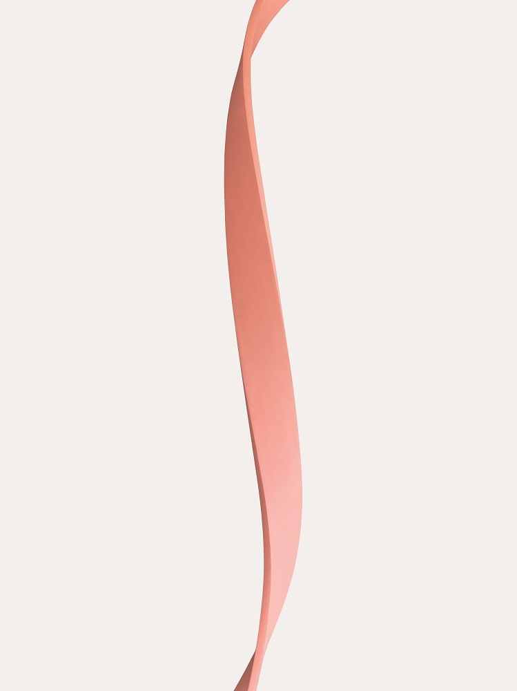 Nahaufnahme der Wireline Pendelleuchte von Flos in Rosa, modernes Designelement für stilvolle Innenräume.