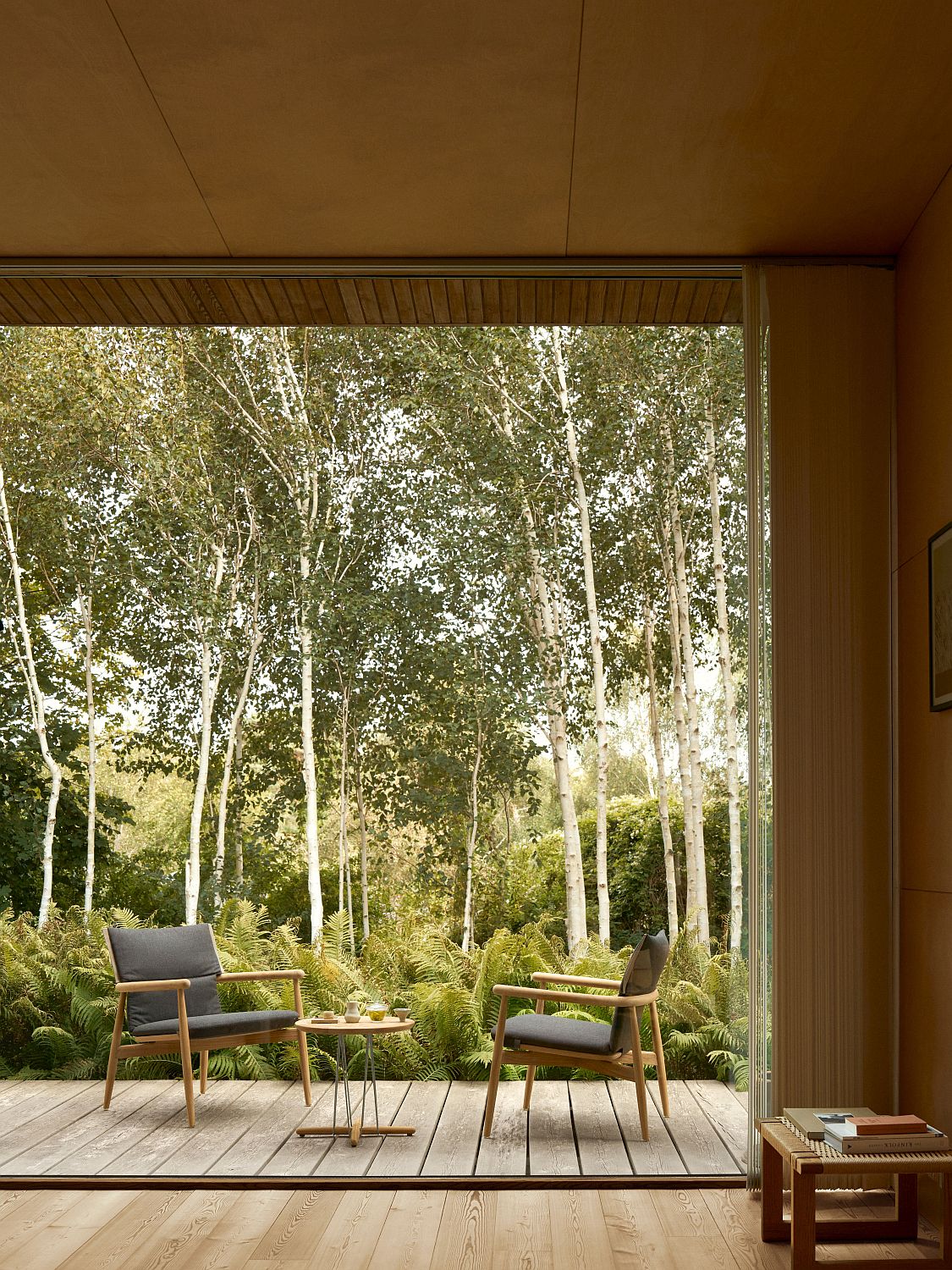 Embrace Outdoor Lounge Chair Stuhl mit Kissen Carl Hansen & Søn