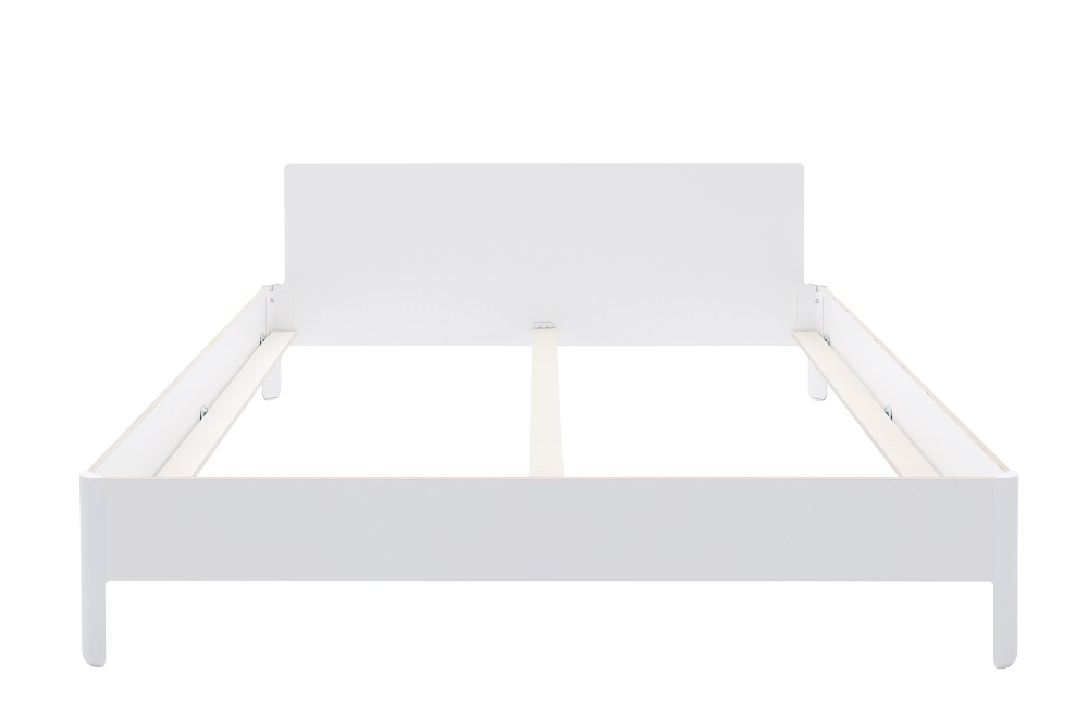 Weißes Nait Bett von Müller Möbelwerkstätten, modernes Design für Schlafzimmer, ohne Lattenrost und Matratze.