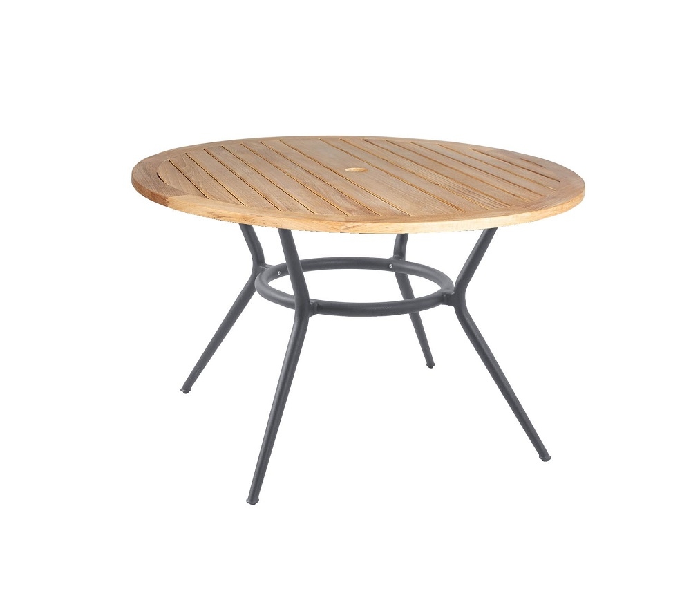 Joy Outdoor Esstisch von Cane-Line: Runder Teakholztisch mit hellgrauem Gestell für den Garten.