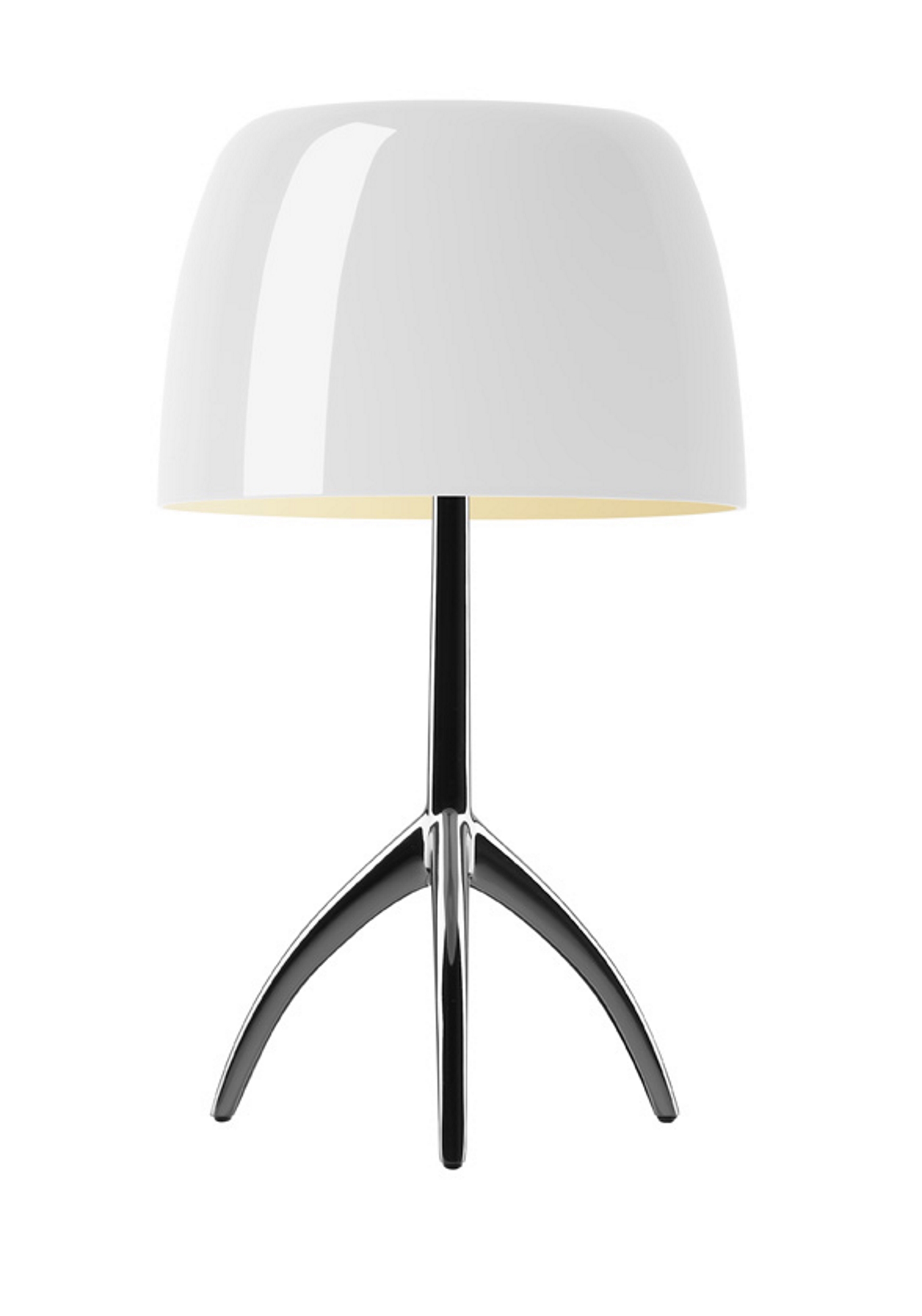 Weiße Lumiere Tischleuchte von Foscarini mit Chromfuß für modernes Wohnambiente.