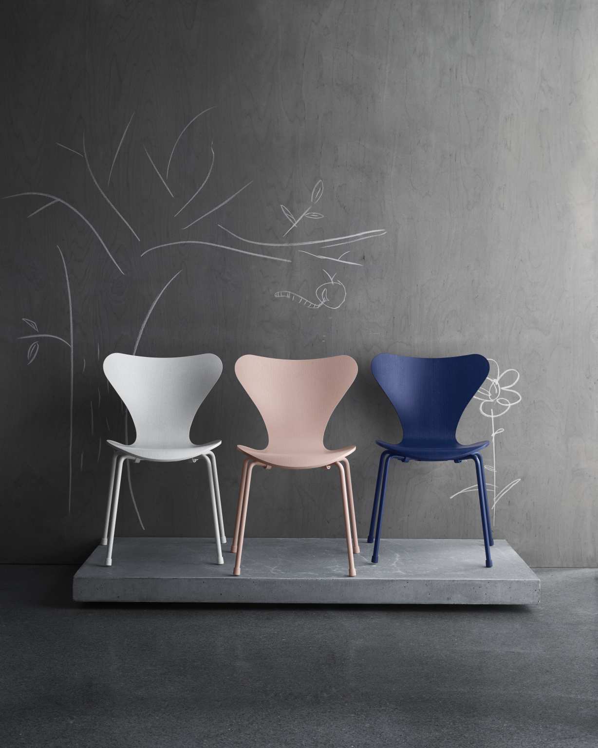 Siebener / Serie Stuhl 3107 WEISS LACKIERT / Gestell VERCHROMT Fritz Hansen EINZELSTÜCKE