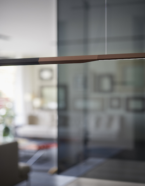 Ilo Pendelleuchte in Satin Bronze von Oluce: Moderne Hängeleuchte für stilvolle Innenräume.