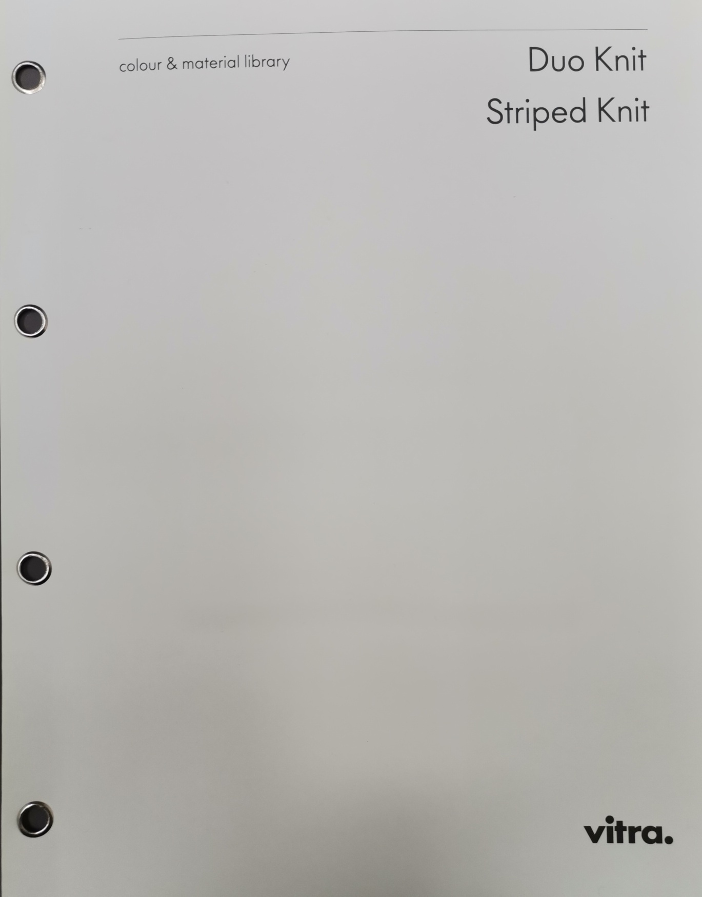 Vitra Stoffmusterkarte Duo Knit und Striped Knit für Möbelstoffe und Polsterbezüge.