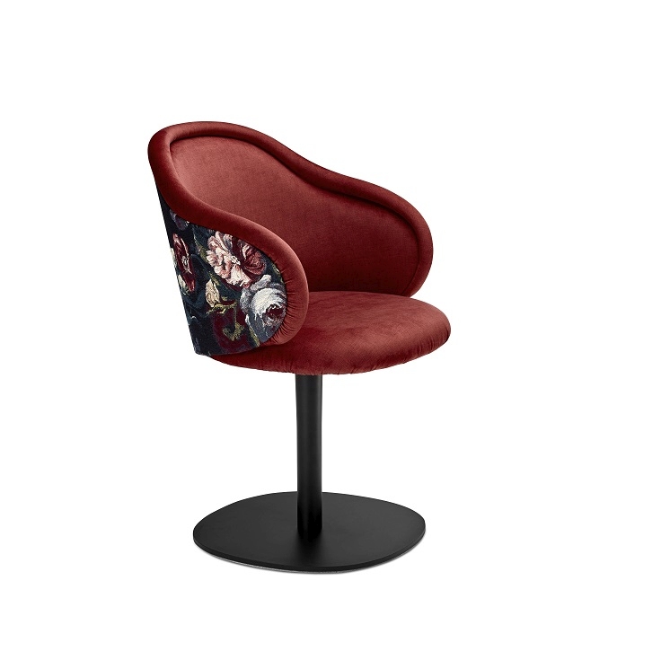 Ona Armlehnstuhl mit rotem Samt und floralem Muster, moderner Design Stuhl von Freifrau.