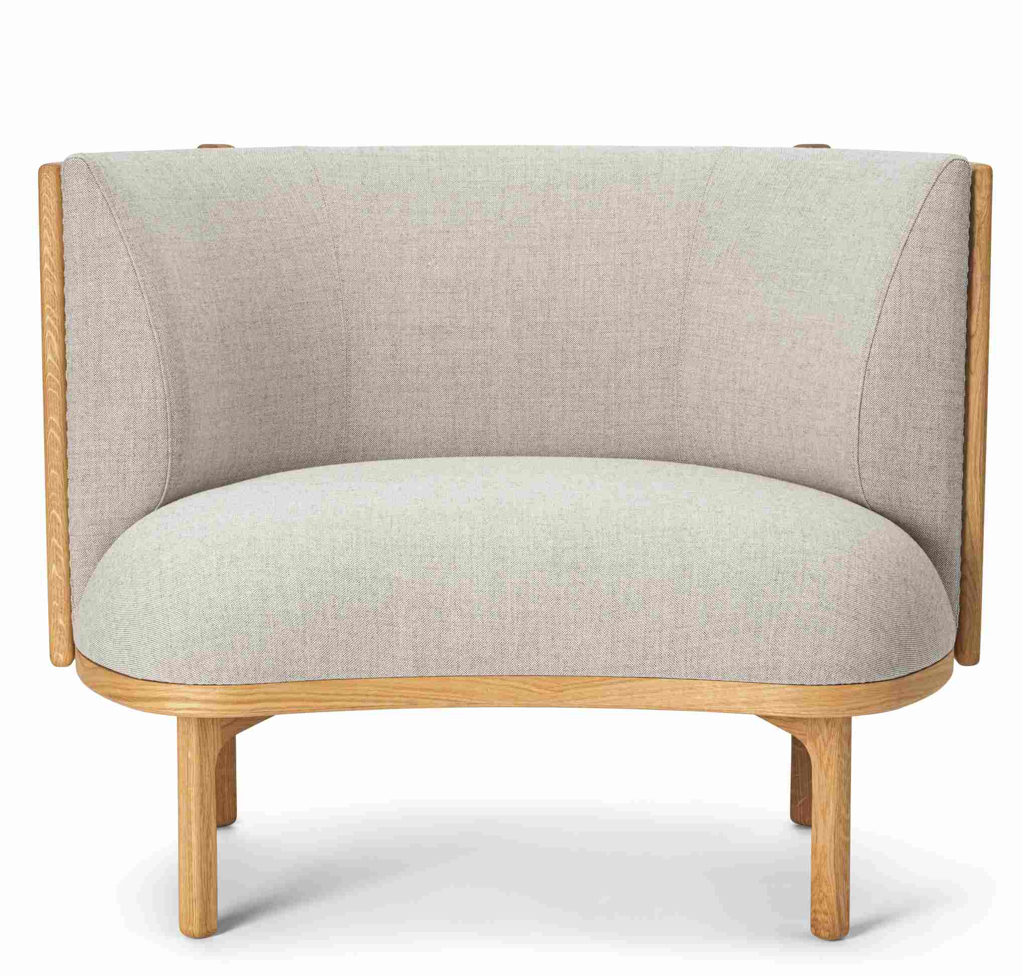 RF1904 Sideways Lounge Chair von Carl Hansen & Søn: Sessel mit hellem Stoff und Holzrahmen.