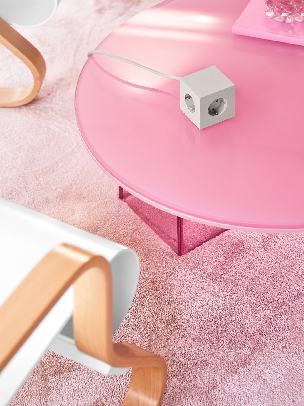 Avolt Steckdosenwürfel mit USB C dfp Design Pink