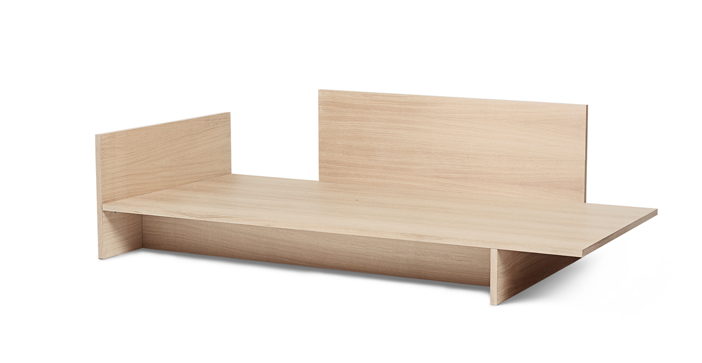 Kona Bett von Ferm Living aus hellem Holz, minimalistisches Design für Schlafzimmer.
