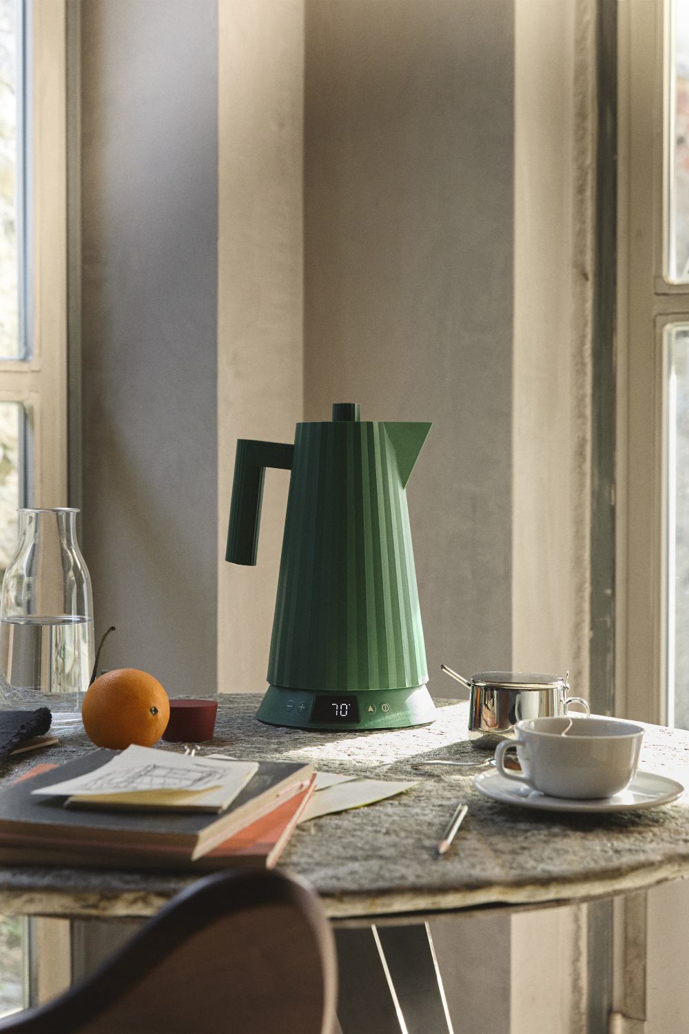 MDL21 Plissé Wasserkocher mit Temperaturregelung Alessi Blau