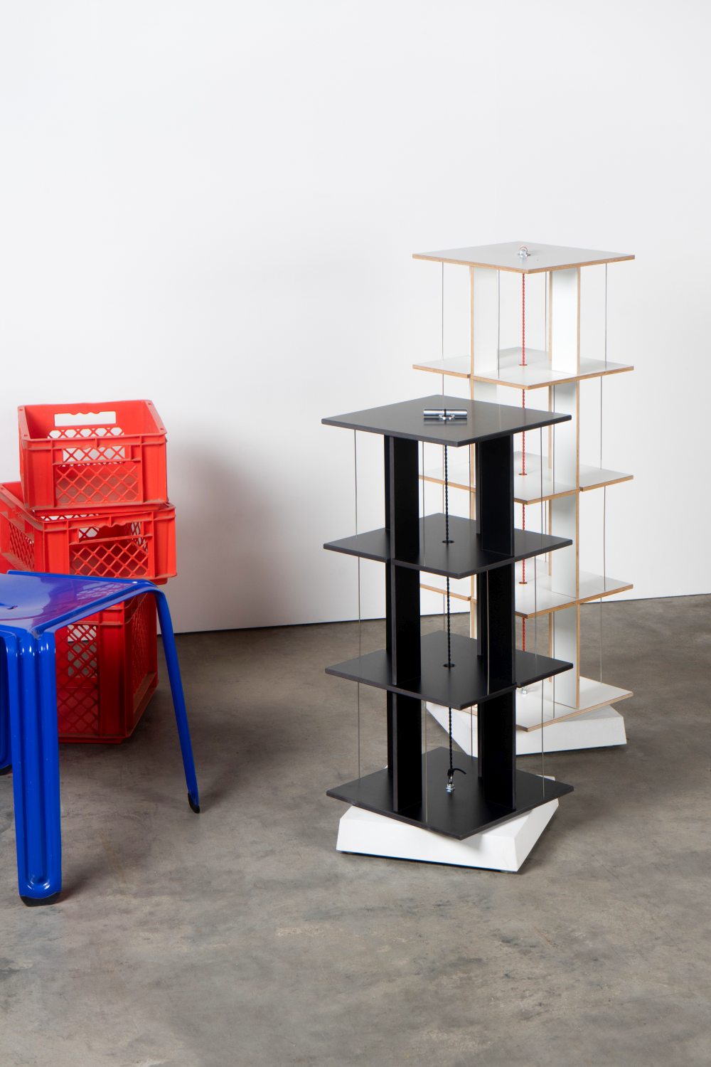 Buchstabler Bücherturm, DVD-Regal Nils Holger Moormann