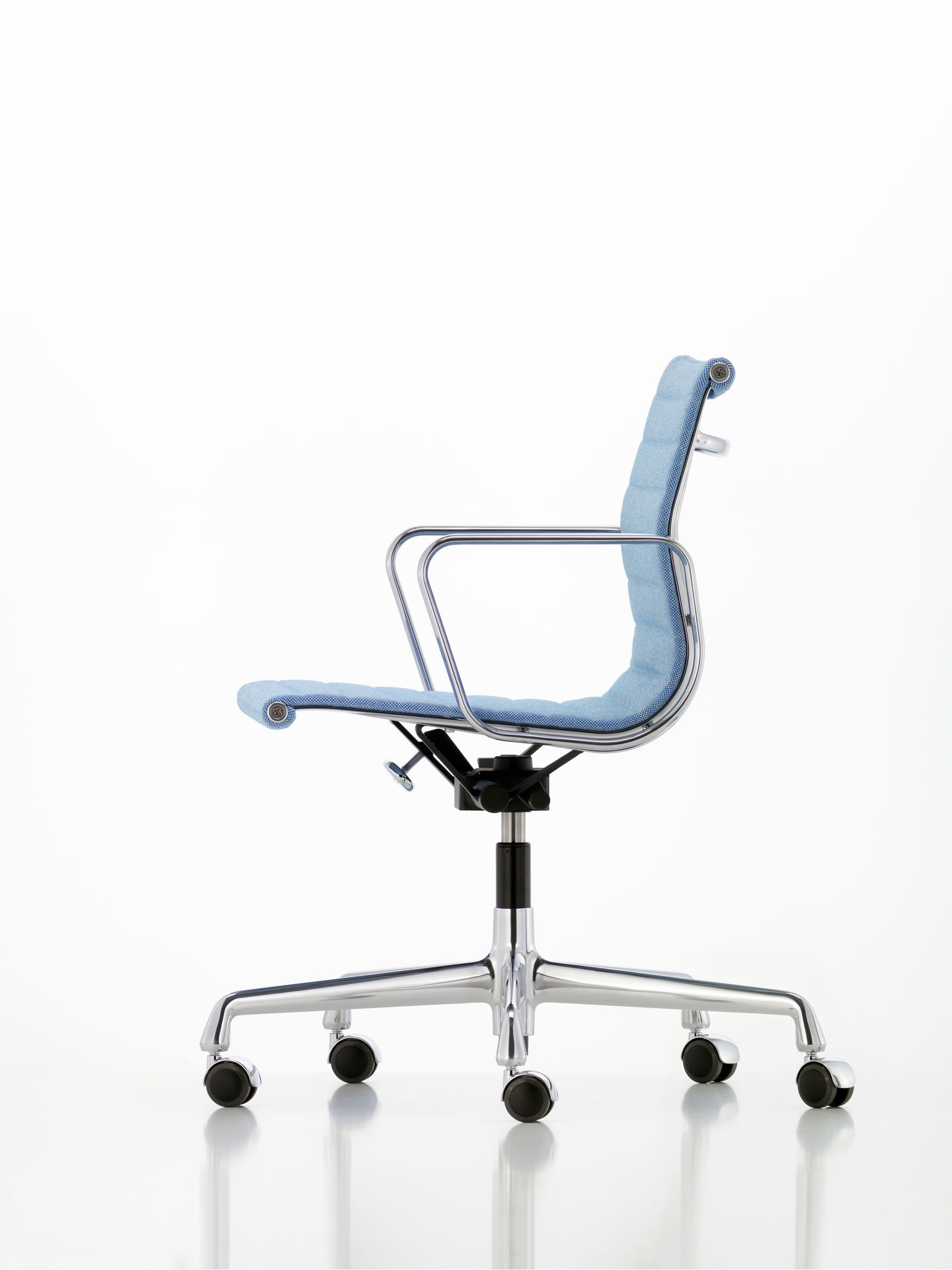 Aluminium Chair EA 118 / EA118 Stuhl Vitra einrichtendesign.de