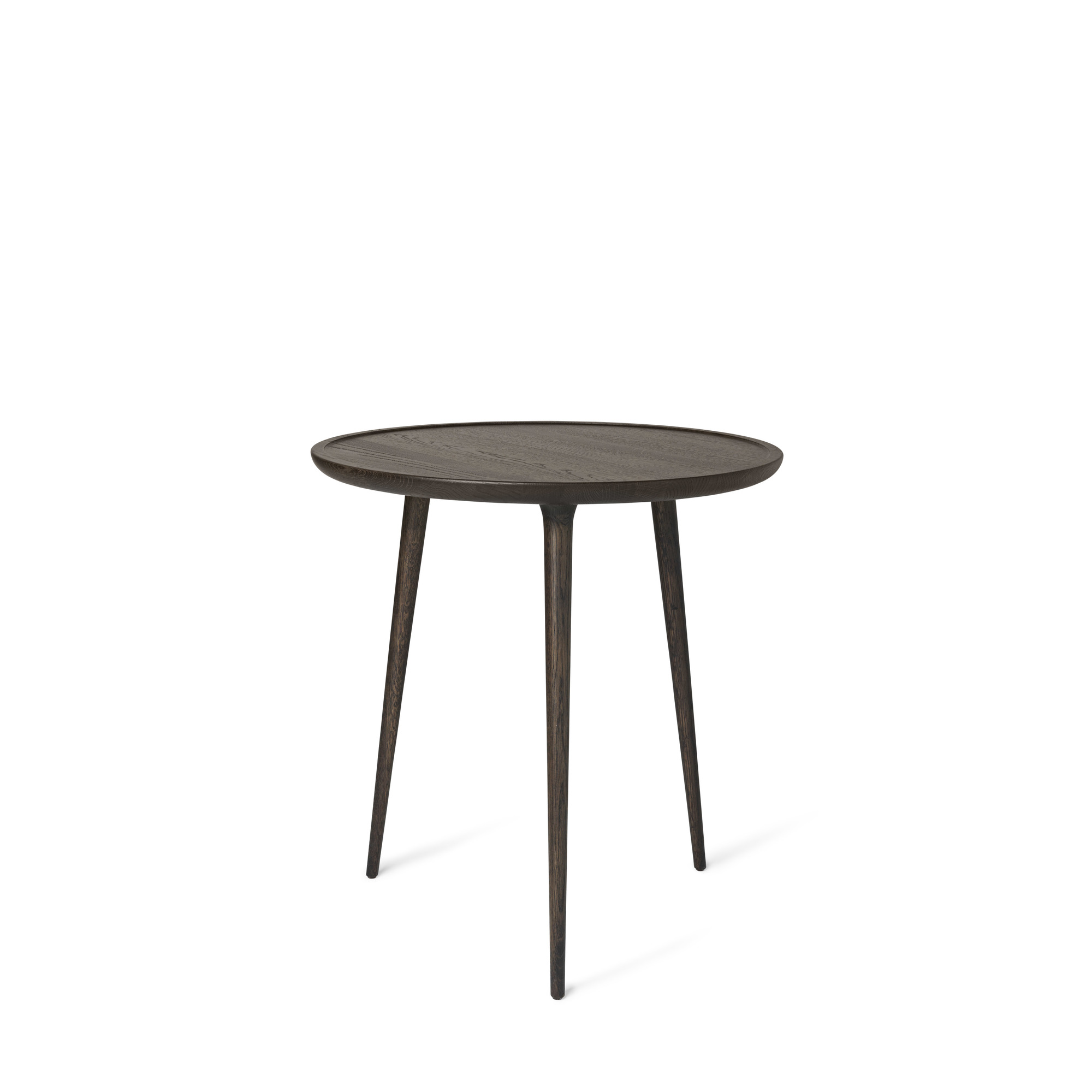 Accent Cafe Table: Runder Beistelltisch aus dunklem Eichenholz mit drei Beinen.
