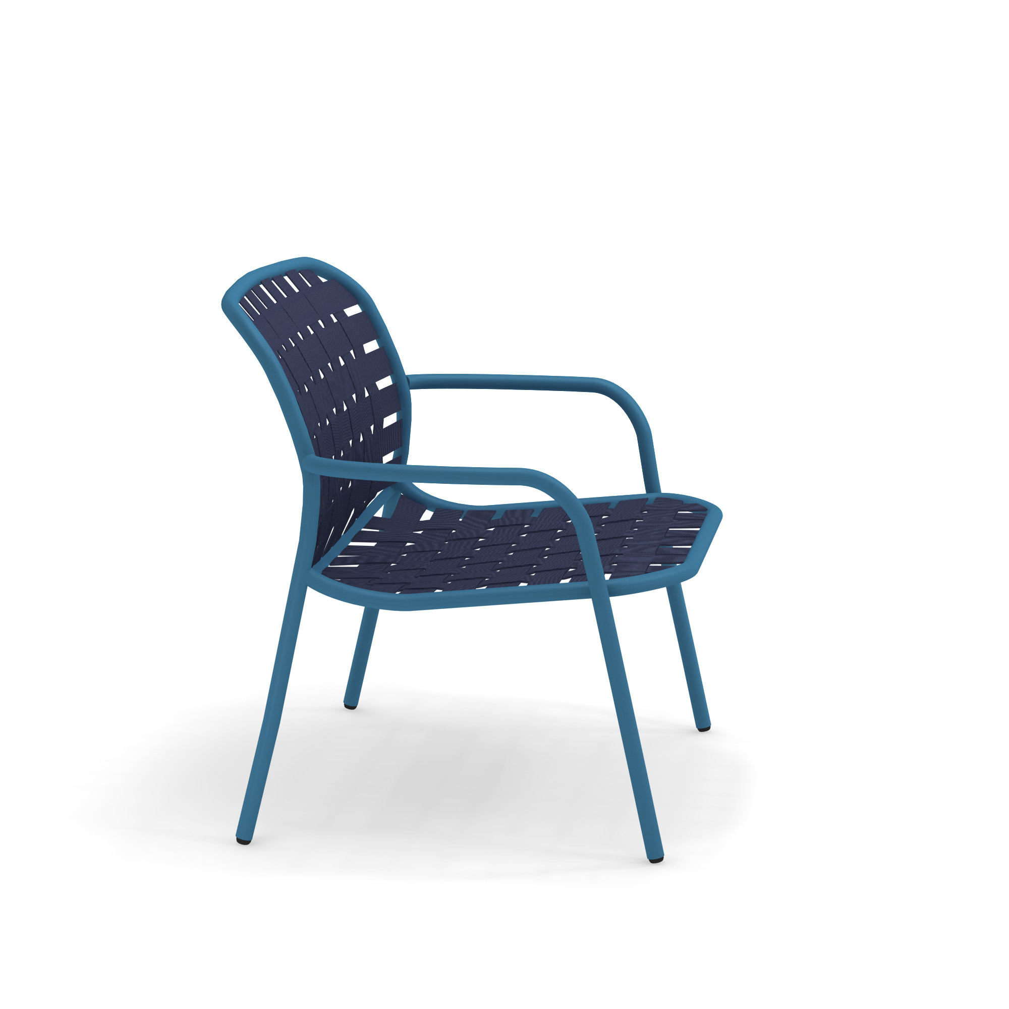 Yard Lounge Chair Sessel von Emu, blauer Outdoor Sessel mit Armlehne und geflochtener Sitzfläche.