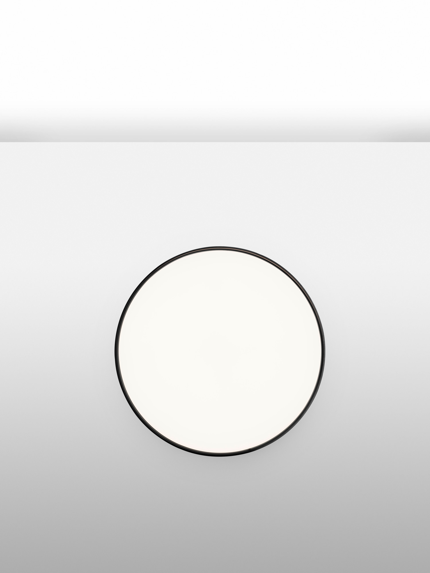 Nahaufnahme der runden Clara Wandleuchte/Deckenleuchte von Flos in Rauchglas-Optik. Modernes Design für Innenräume.