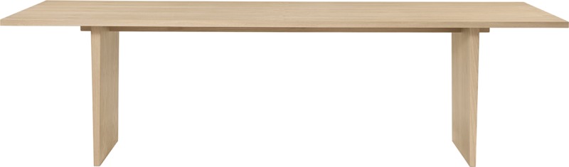 Rechteckiger Gubi Esstisch "Private" mit hellem Eichenfurnier und schlichtem Design.