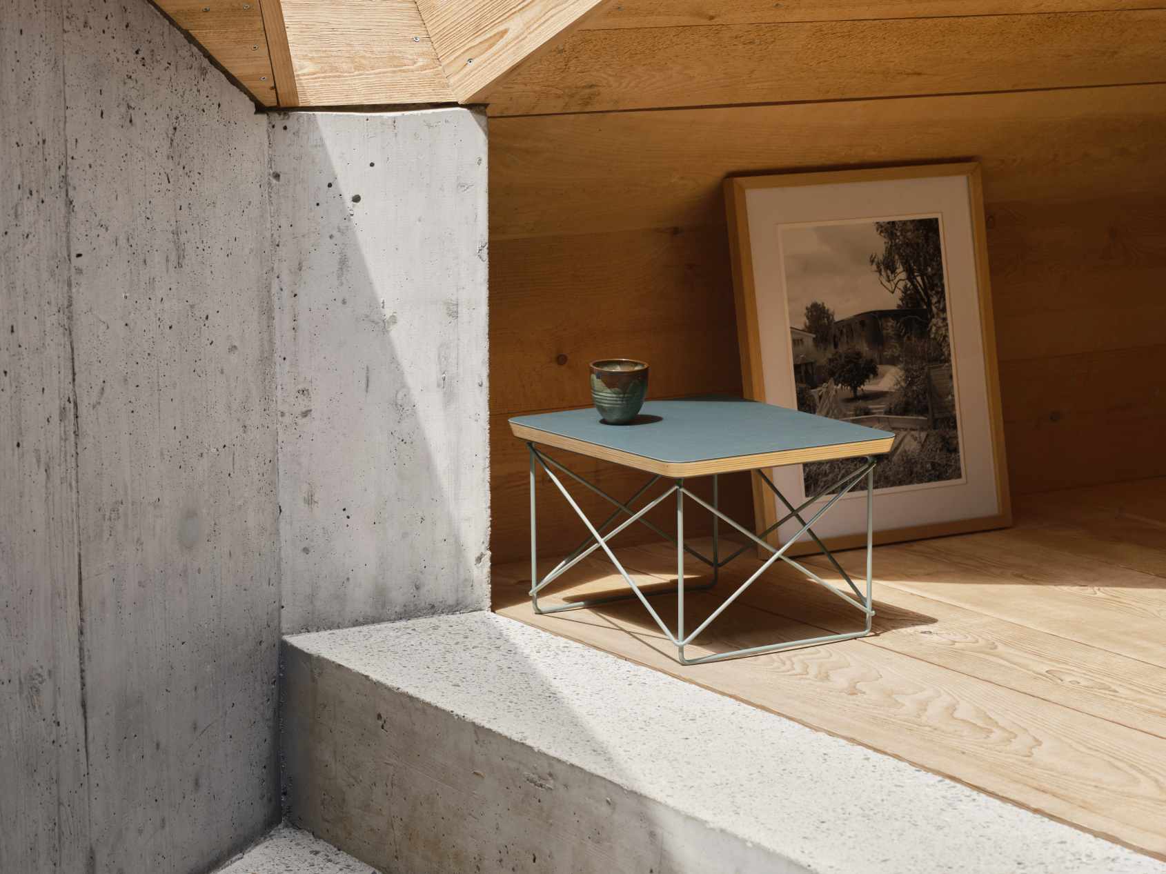 Occasional Table LTR Beistelltisch Linoleum Smoke blue Vitra 