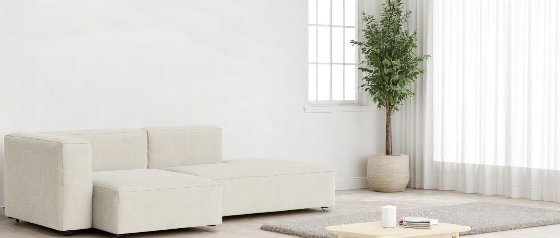 Helles Mags Sofa mit Armlehne links, Bolgheri Stoff, modernes Wohnzimmer Design.