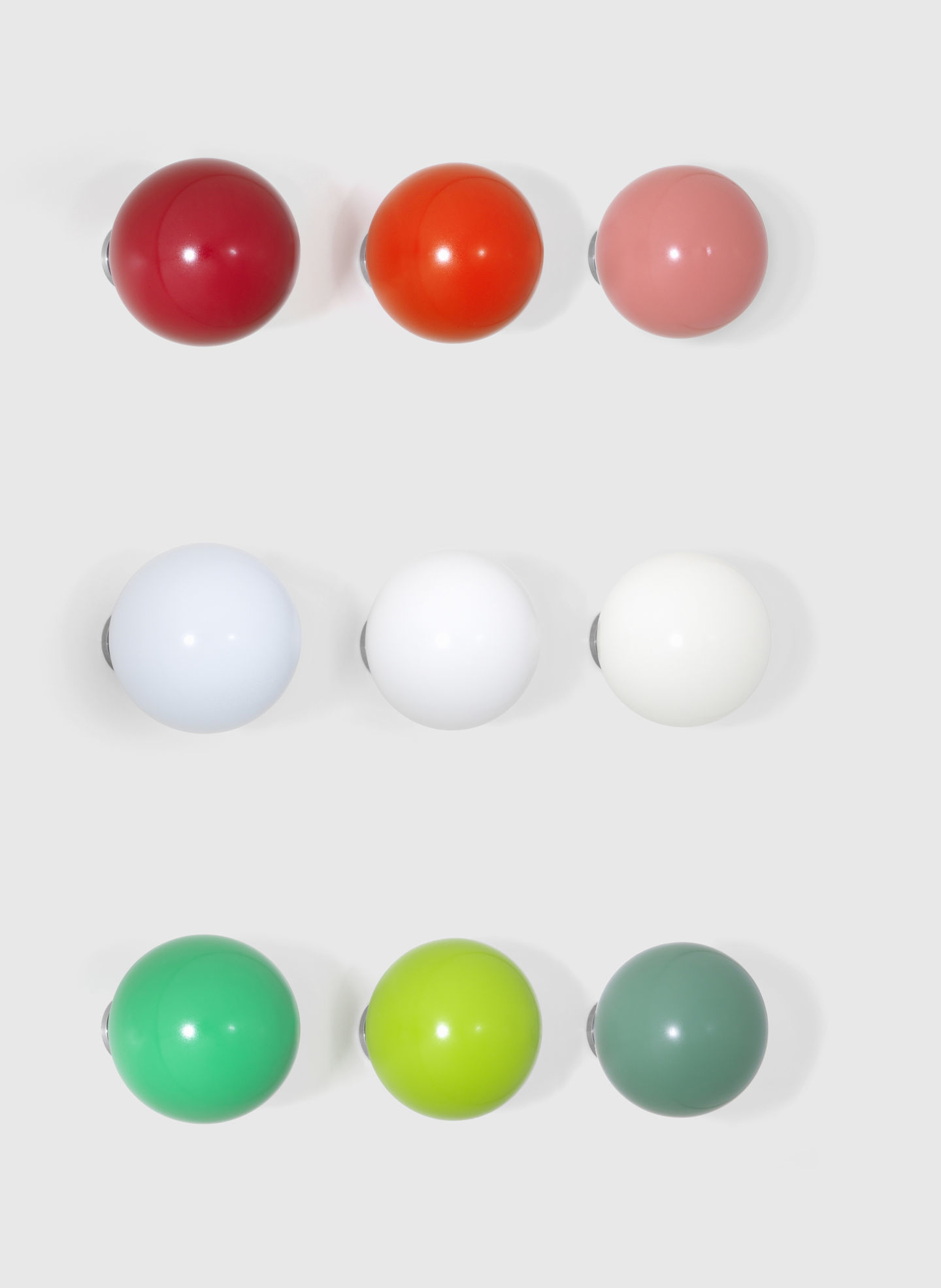 Vitra Coat Dots Garderobenhaken 3er-Set in verschiedenen Farben, moderne Wandgarderobe für Flur und Kinderzimmer.