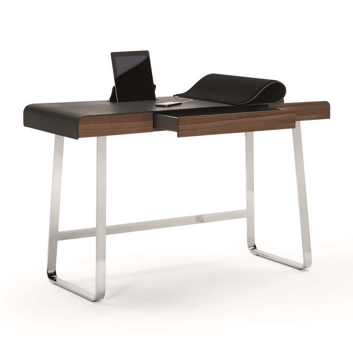 Pegasus Home Desk Schreibtisch von ClassiCon mit Schublade, Tablet und silbernen Beinen.