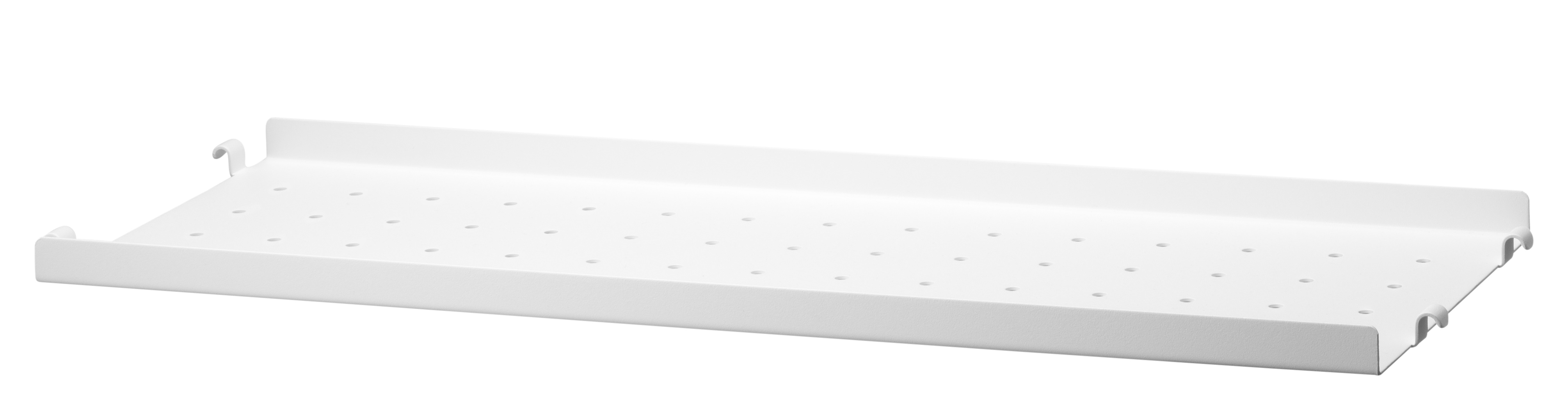 Weißer String Regalboden aus Metall mit niedriger Kante (58 cm) für modulare Regalsysteme.