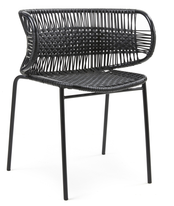 Schwarzer Cielo Armlehnstuhl: Stapelbarer Outdoor-Stuhl mit geflochtener Sitzfläche und Rückenlehne für Garten und Terrasse.