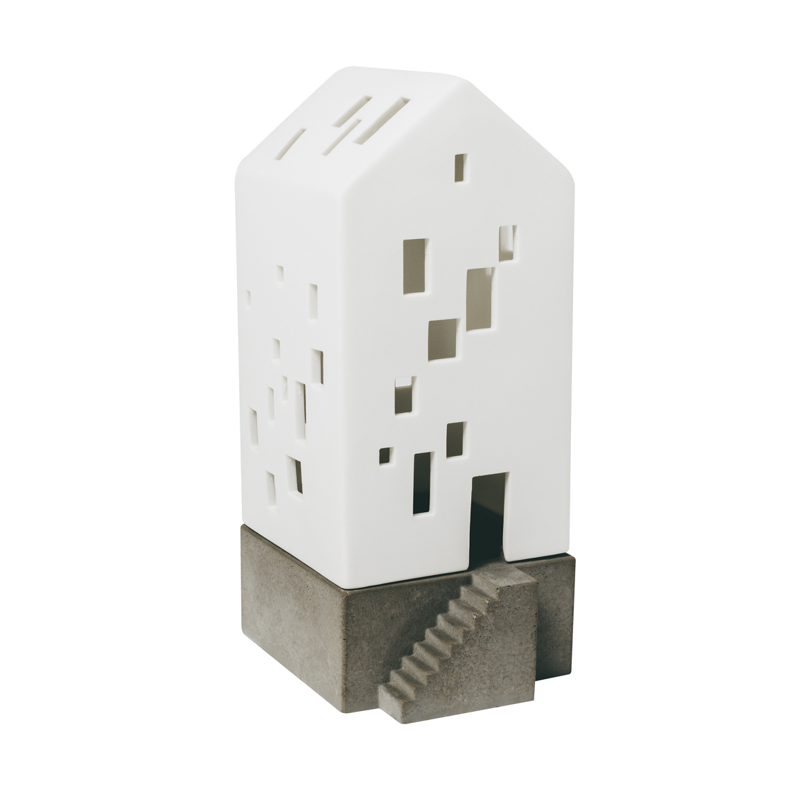 Weißes Lichthaus in Form eines kleinen Apartmenthauses mit Betonsockel und Treppe.