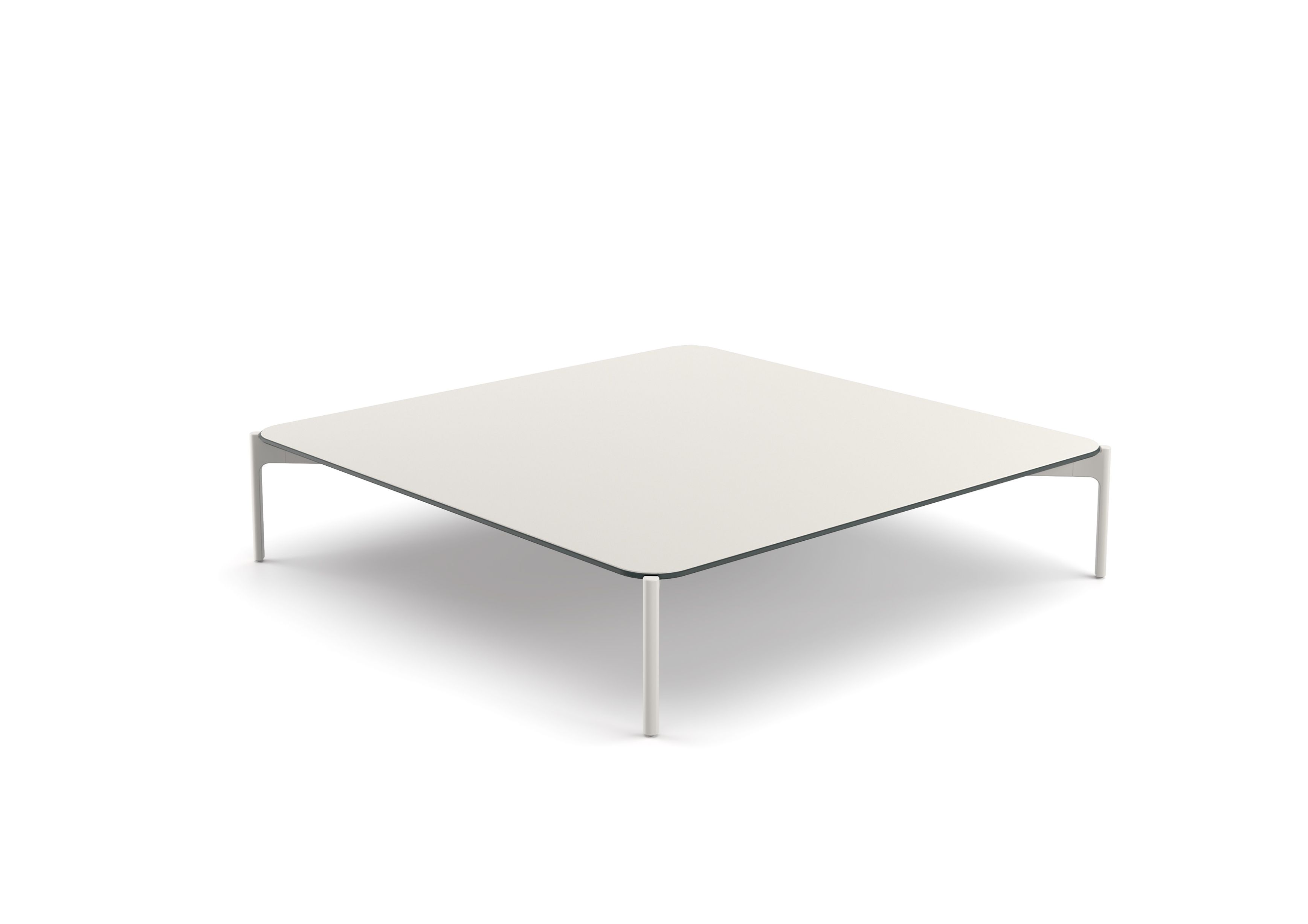 Weißer, quadratischer Izon Kaffeetisch von Dedon mit minimalistischem Design und vier schlanken Beinen.
