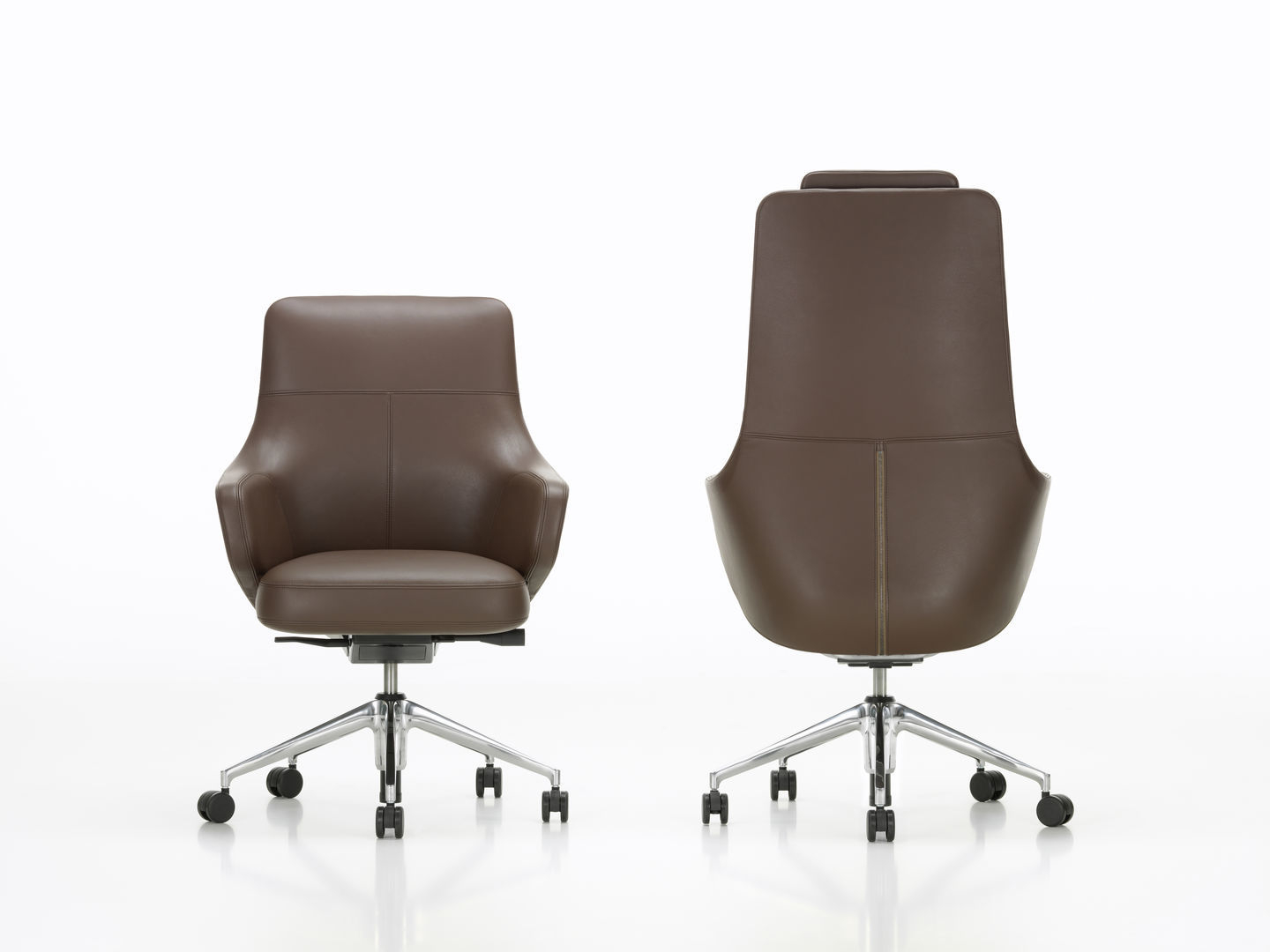 Brauner Grand Executive Lowback Konferenzstuhl von Vitra, Ansicht von vorne und hinten. Bürostuhl mit Lederbezug.