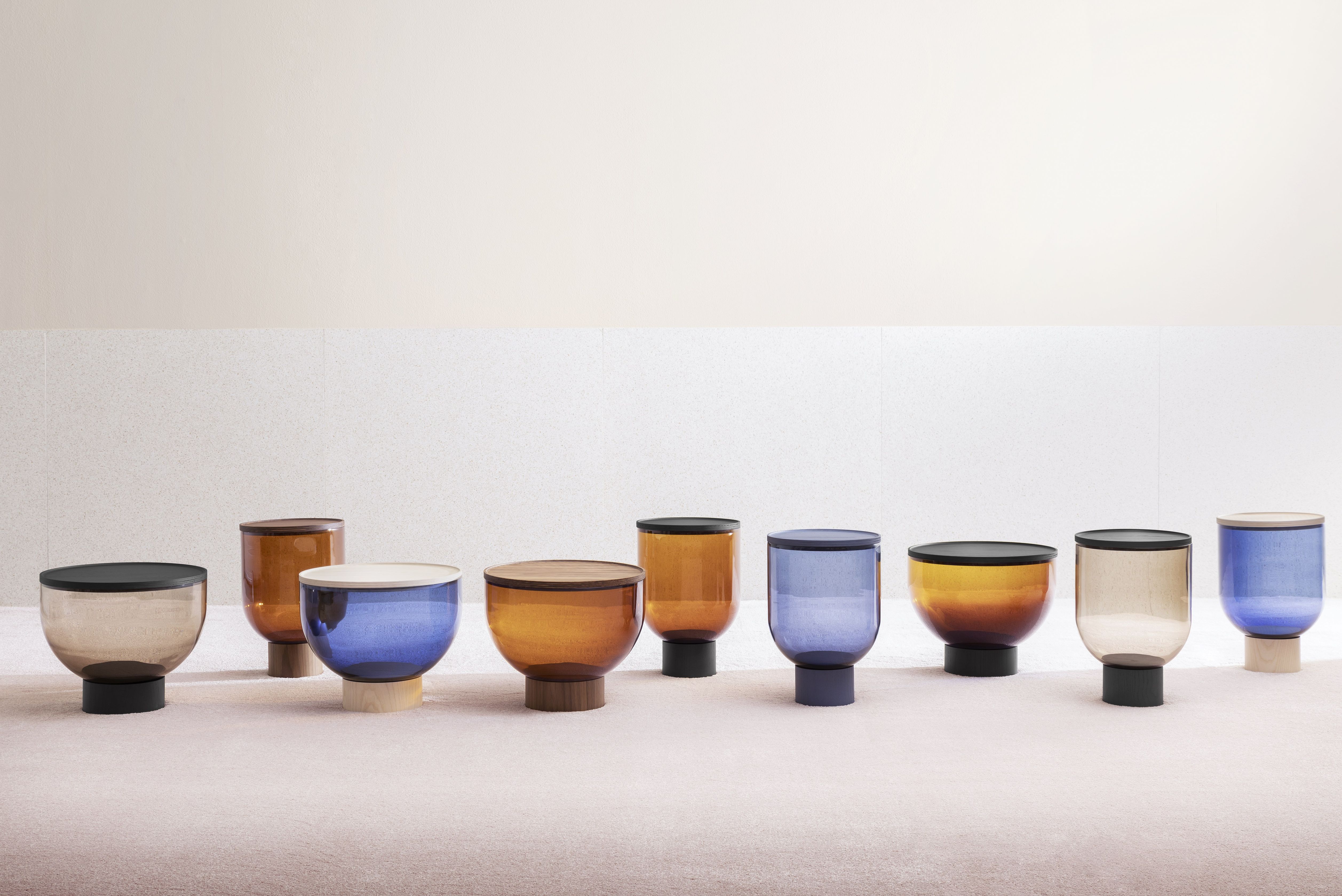 Verschiedenfarbige Mastea Beistelltische von Miniforms aus Glas und Holz, moderne Wohnzimmermöbel.