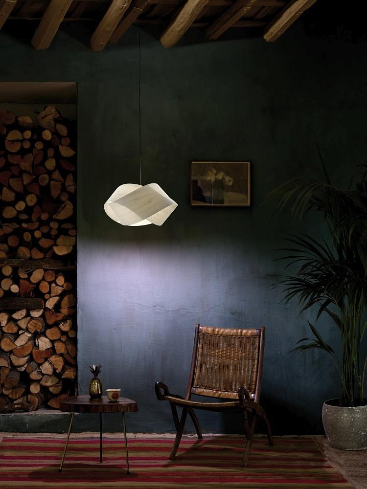 Nut Suspension Pendelleuchte von LZF Lamps: Grauer Schirm, schwarzes Kabel, moderne Hängeleuchte für Wohnraum.