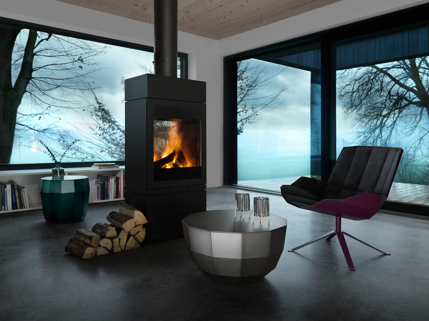 MO 08 Couchtisch rauch matt von Müller Möbelfabrikation neben Kamin und Sessel in modernem Wohnzimmer.