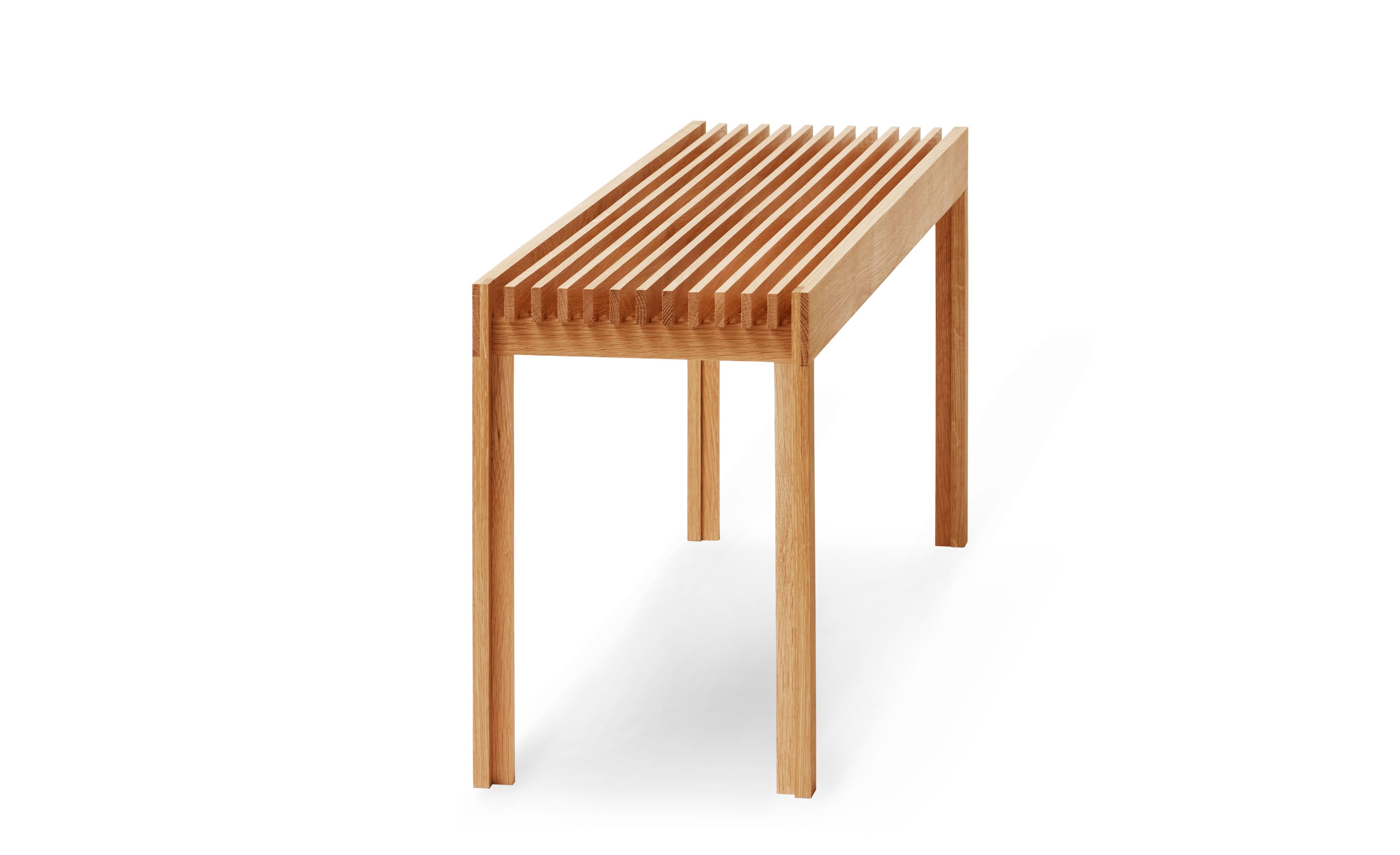 Leichte Bank aus geölter Eiche von Form & Refine, modernes Design, Holzbank für Innenräume.