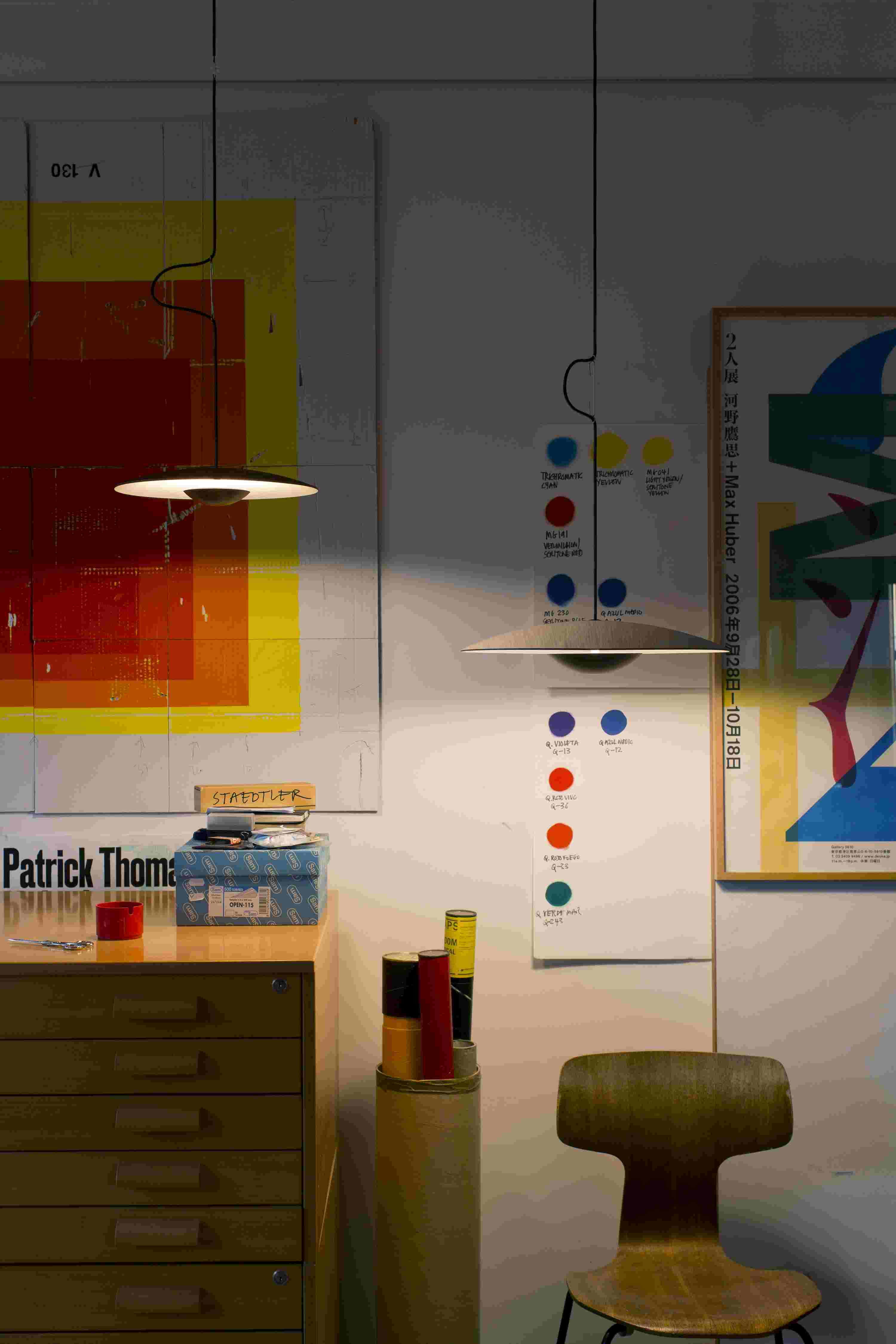 Ginger 32 LED Pendelleuchte von Marset in Eiche, modernes Design für Wohnraumbeleuchtung.