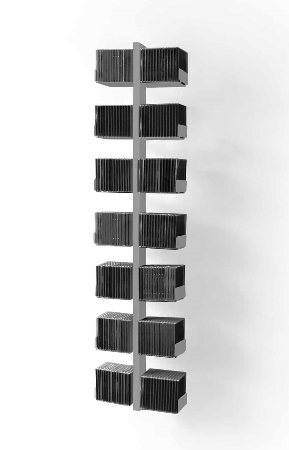 CD-Baum Wandregal: Graues Regal zur Aufbewahrung von CDs und DVDs an der Wand.