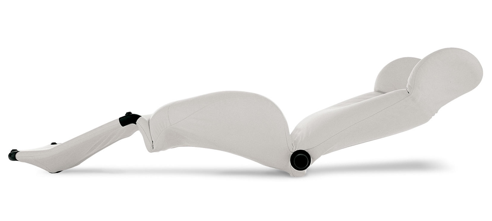 Weißer Schonbezug für Cassina Wink Kopfstütze (rechte Seite) im Detail. Möbelbezug für Designermöbel.