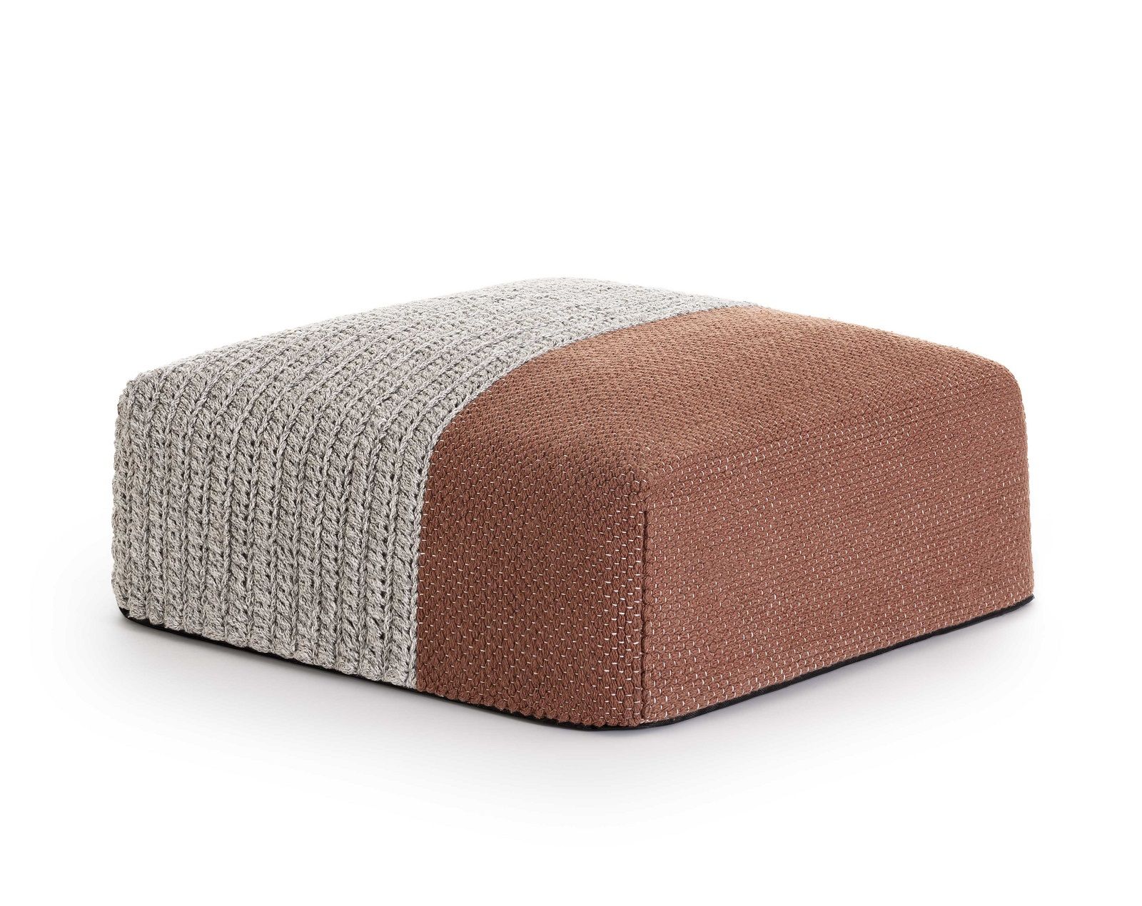 Mangas Outdoor Pouf Hocker von Gan, quadratisch, gestrickt, grau und braun, für Garten und Terrasse.