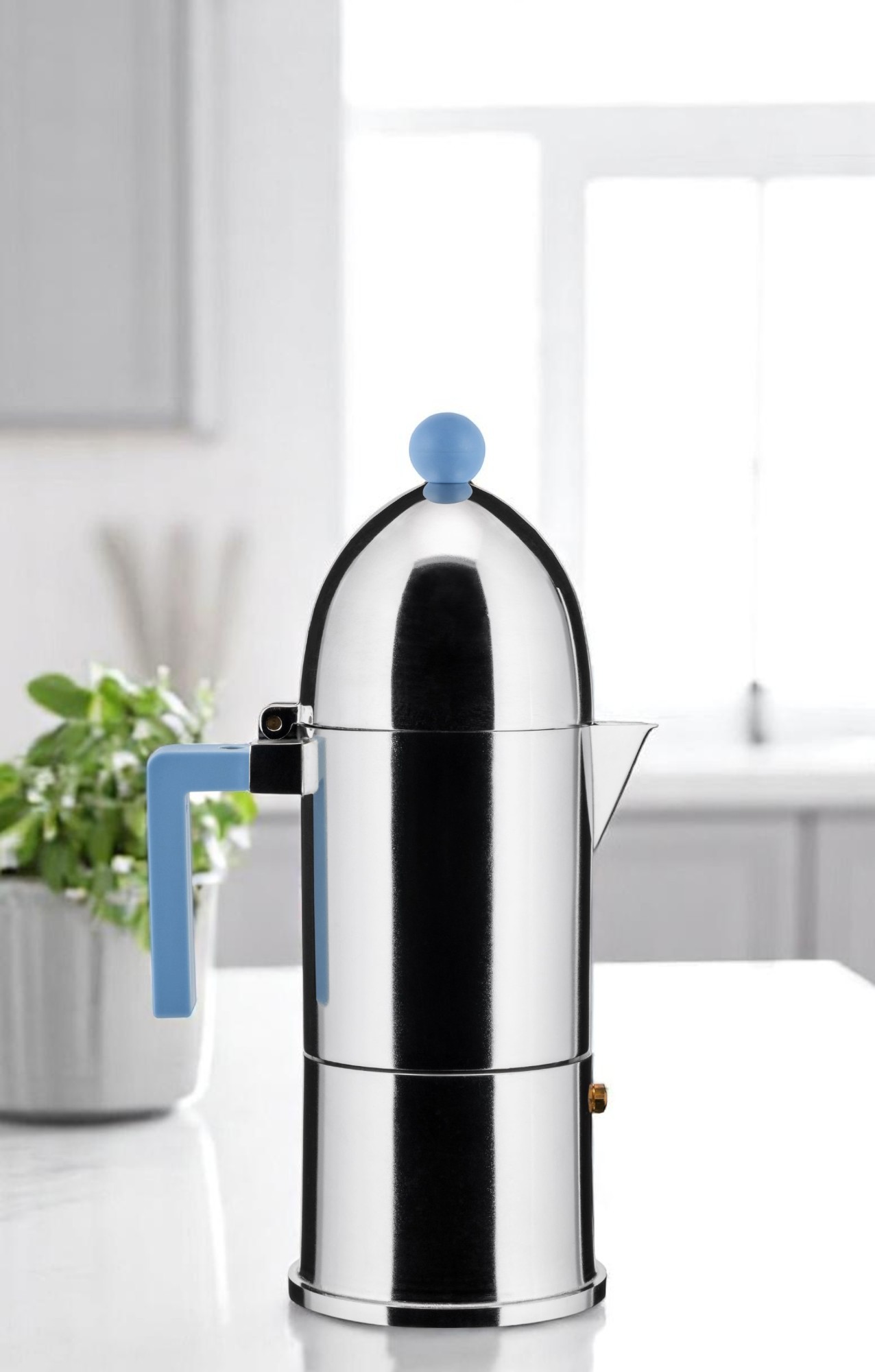 Alessi La Cupola Espressokocher, hellblaue Details, aus Aluminium für die Zubereitung von köstlichem Espresso.