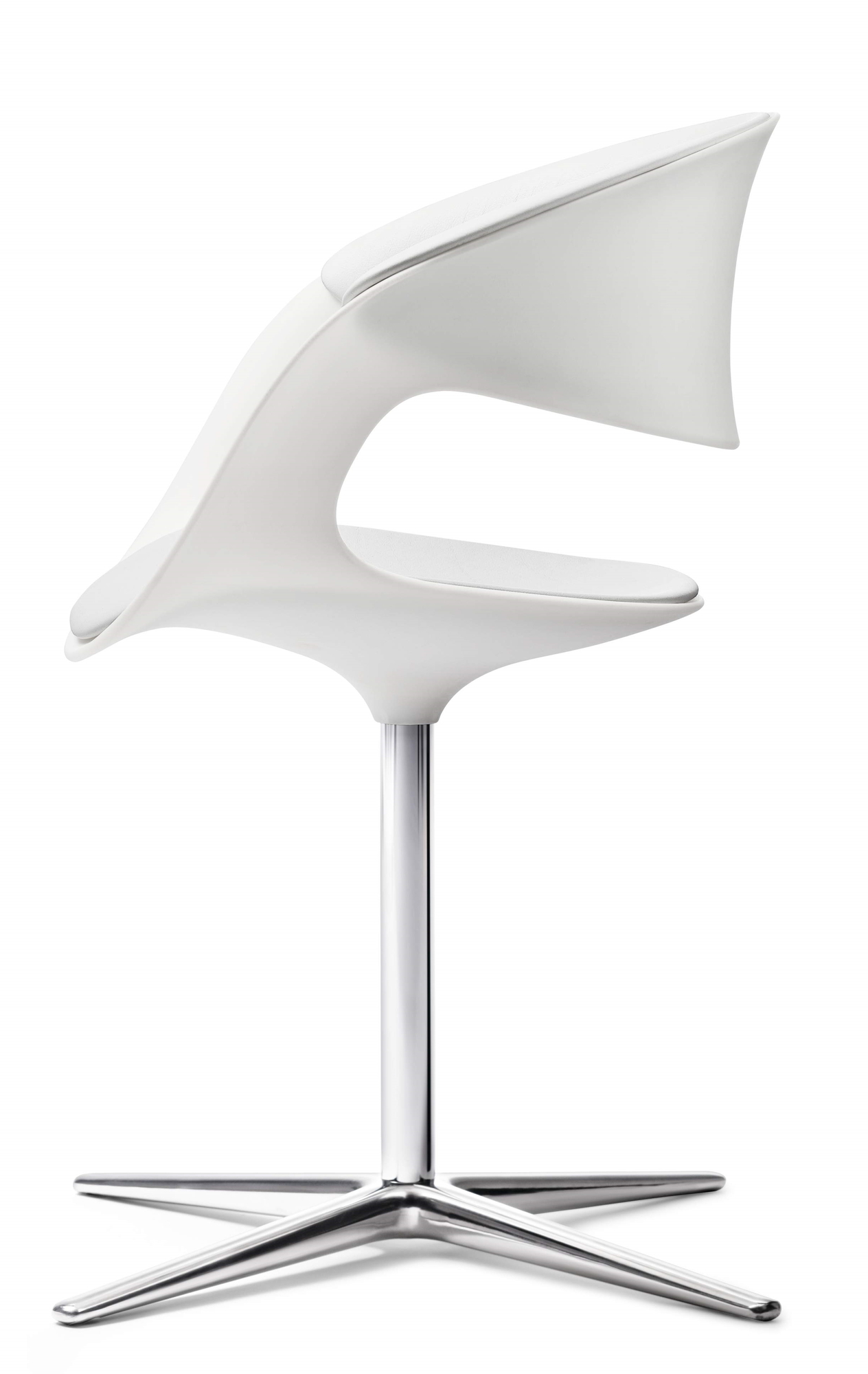 Weißer Lox Sessel von Walter Knoll mit Chromfuß, moderner Drehstuhl für Büro und Wohnbereich.