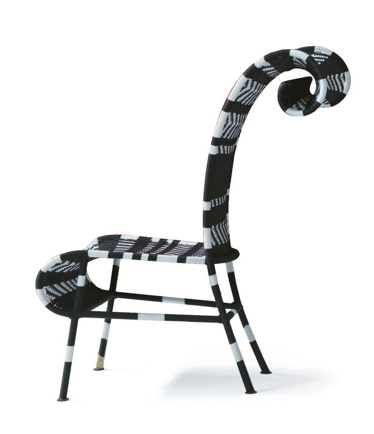 Schwarzer und weißer Sunny Stuhl von Moroso M' Afrique Collection. Designstuhl mit hohem, geschwungenem Rücken.