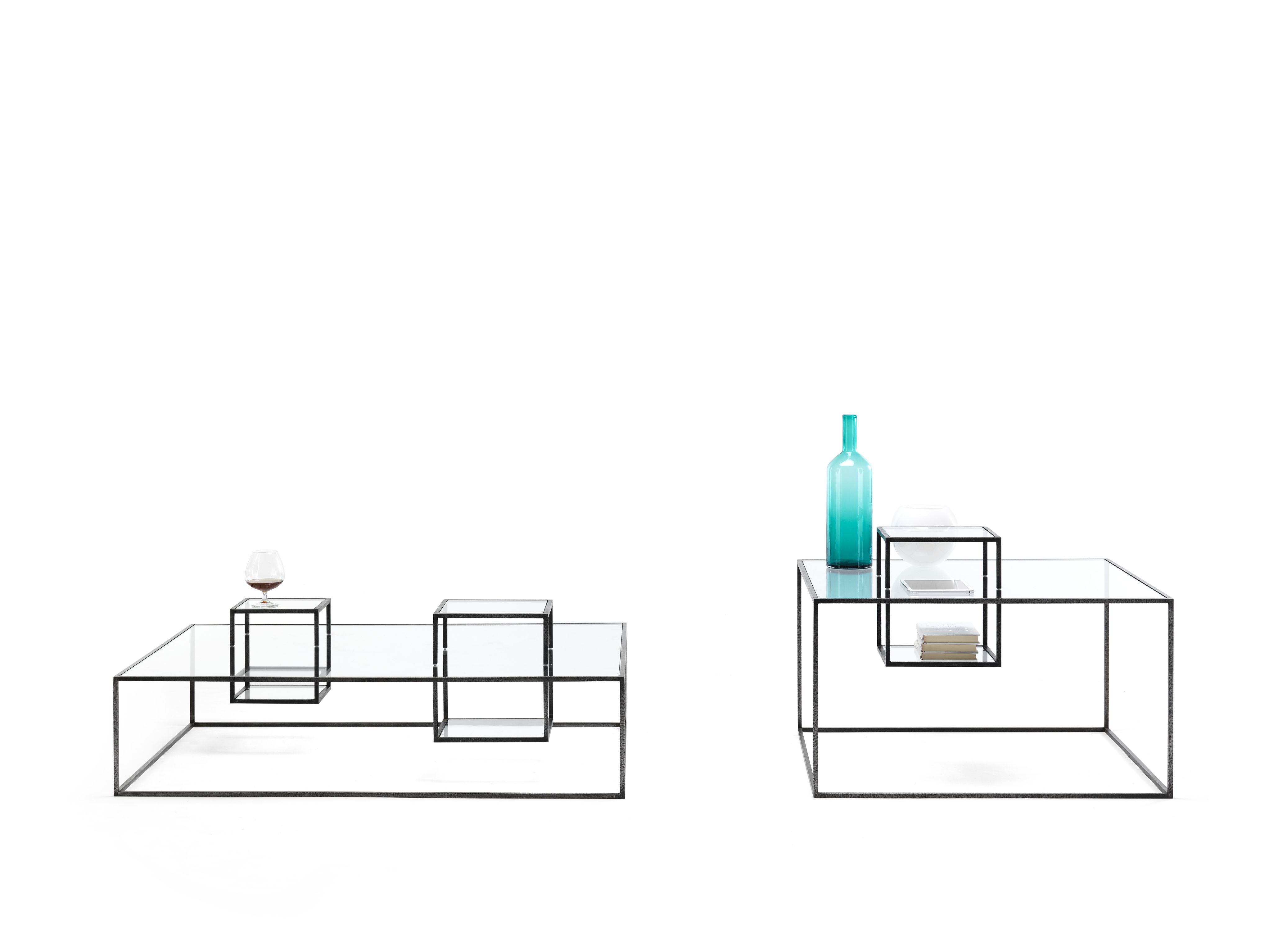 Illusioni Kaffeetisch von Mogg, 130cm Länge, mit Glasplatte und schwarzem Metallgestell. Moderner Couchtisch.