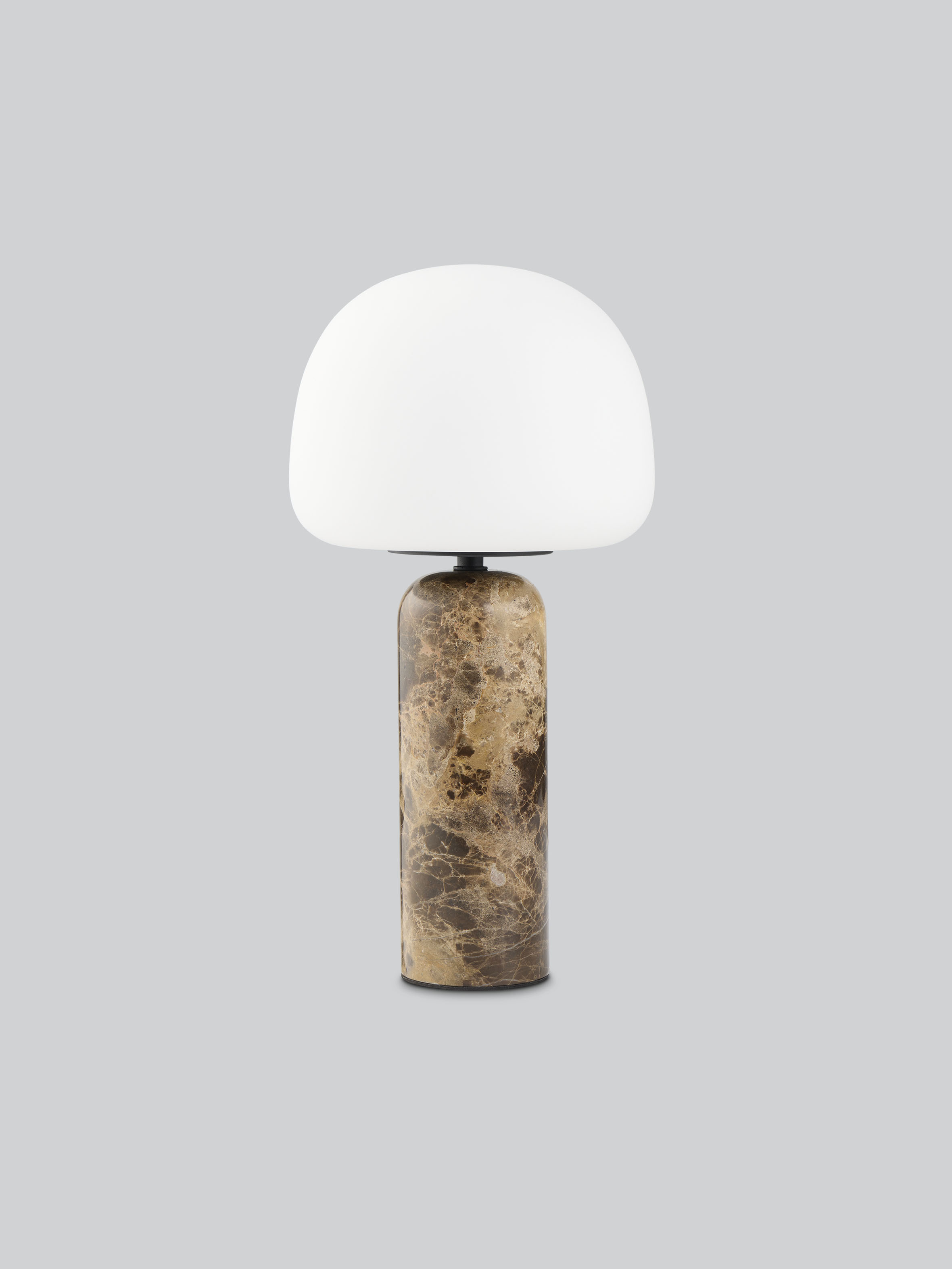 Kin Tischleuchte von Northern, H40cm, mit Marmorfuß und weißem Glasschirm. Moderne Beleuchtung für Wohnzimmer.