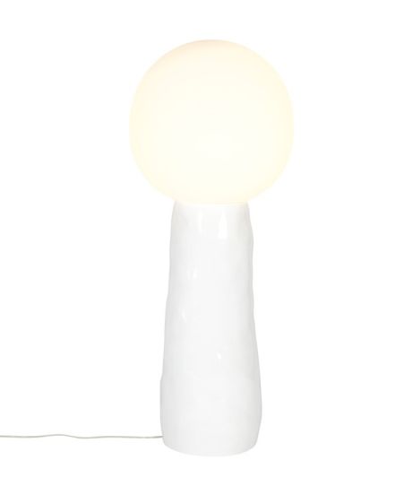 Weiße Kokeshi Stehleuchte von Pulpo mit rundem Lampenschirm und strukturierter Basis. Moderne Innenbeleuchtung.