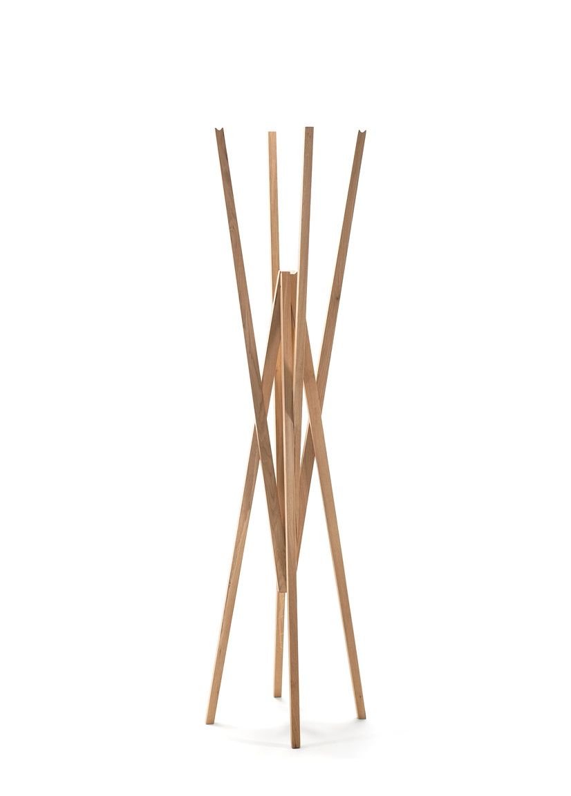 Simetria Kleiderständer: Moderner, freistehender Garderobenständer aus hellem Holz für Flur und Schlafzimmer.