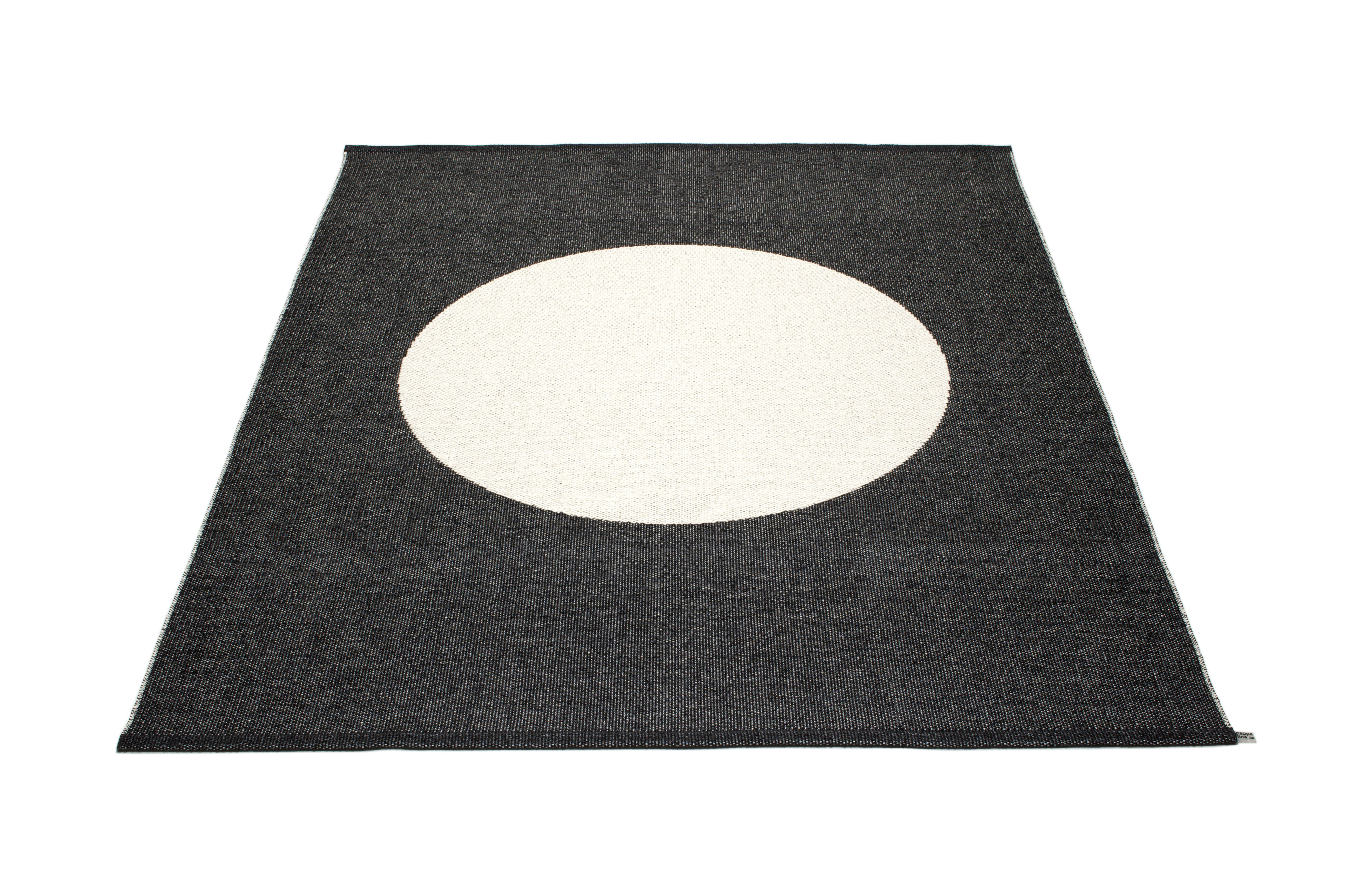 Vera One Pappelina Teppich, schwarzer Kunststoffteppich mit großem weißen Kreis, modernes Design, 180x230 cm.