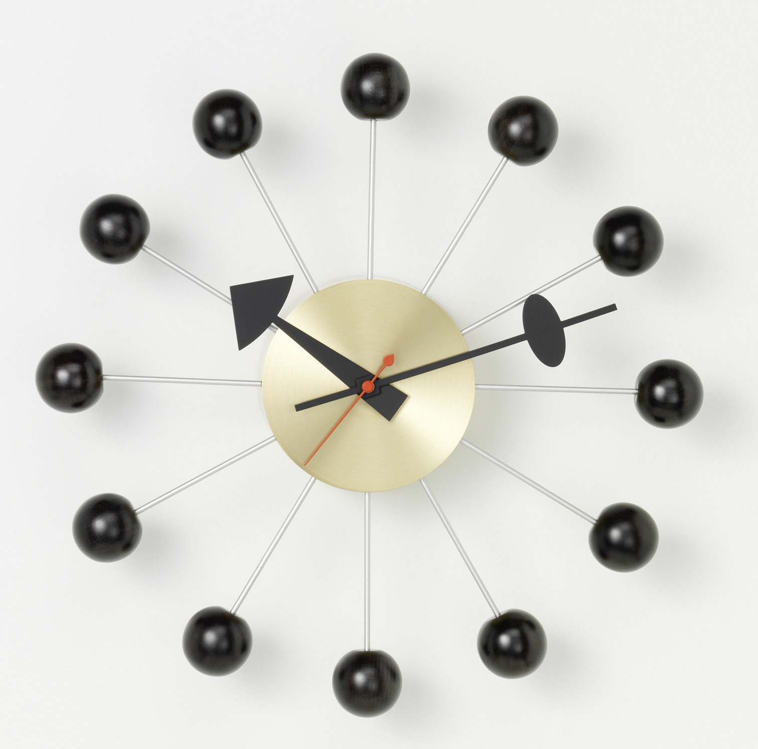 Ball Clock Wanduhr von Vitra, schwarze Kugeln, goldfarbenes Ziffernblatt, modernes Design für Wohnzimmer und Büro.
