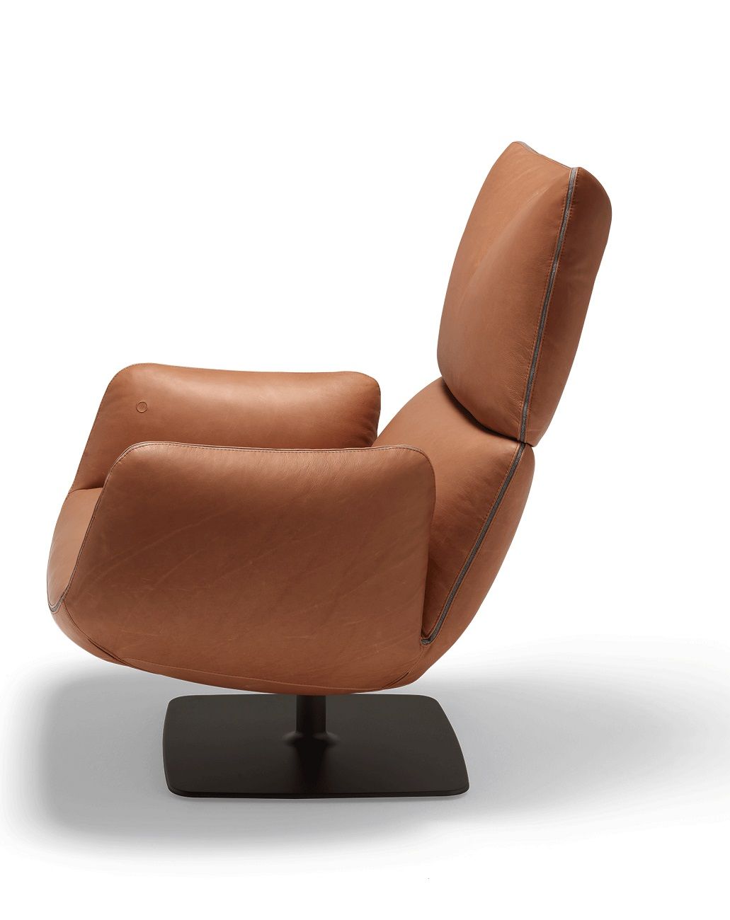 Jalis Lounge Sessel von Cor, braunes Leder, elektrisch verstellbar, mit Tellerfuß.