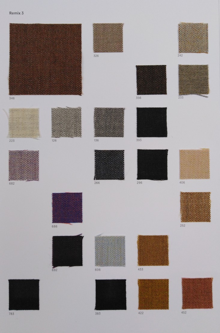 Stoffmusterkarte Remix 3 von Kvadrat: Vielfältige Farbpalette für hochwertige Möbelstoffe und Textilien.