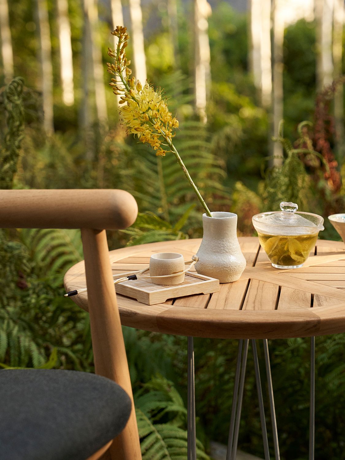 Embrace Outdoor Lounge Chair Stuhl mit Kissen Carl Hansen & Søn