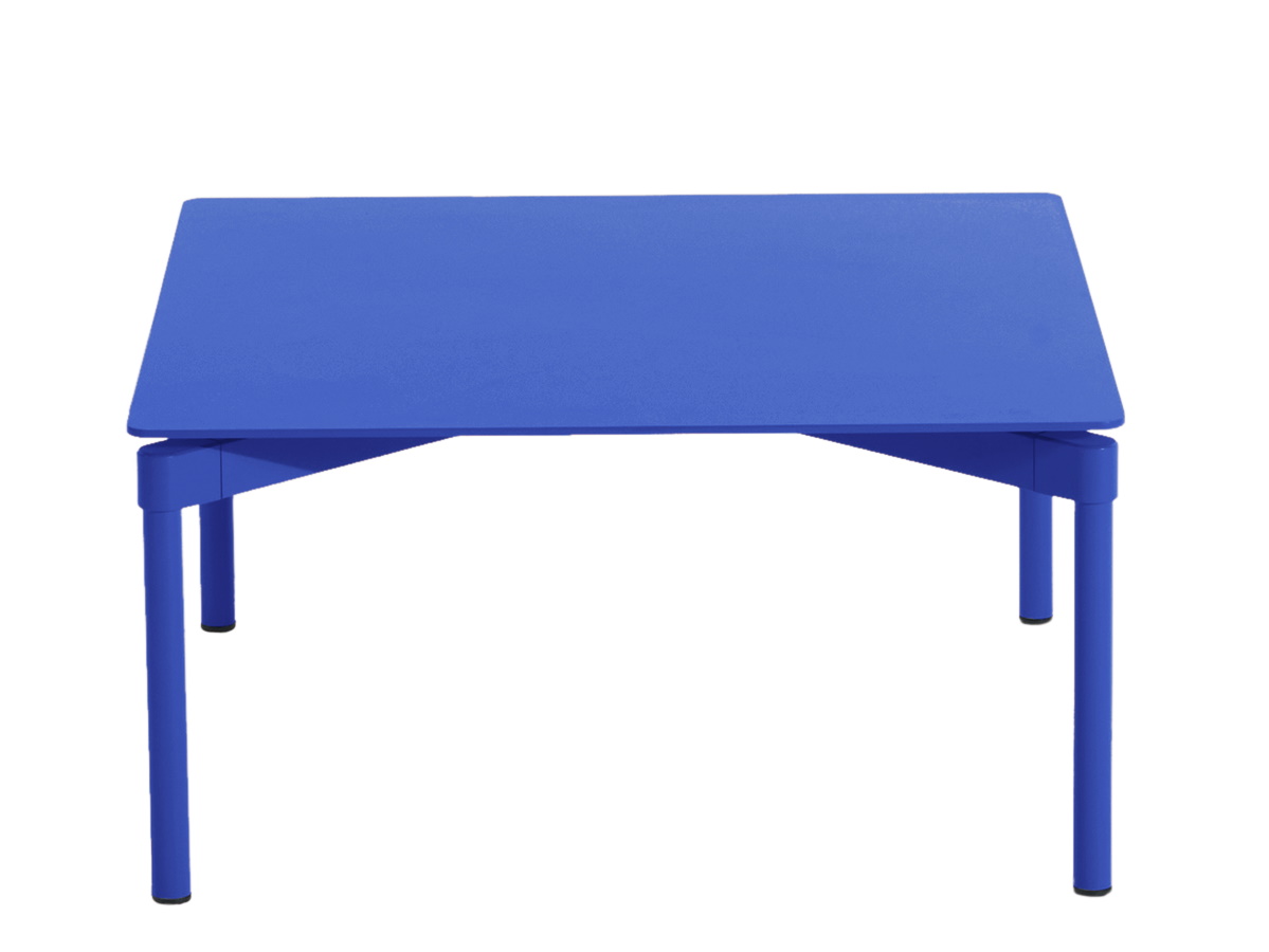 Blauer Fromme Couchtisch von Petite Friture: Moderner, quadratischer Beistelltisch für Wohnzimmer und Lounge.